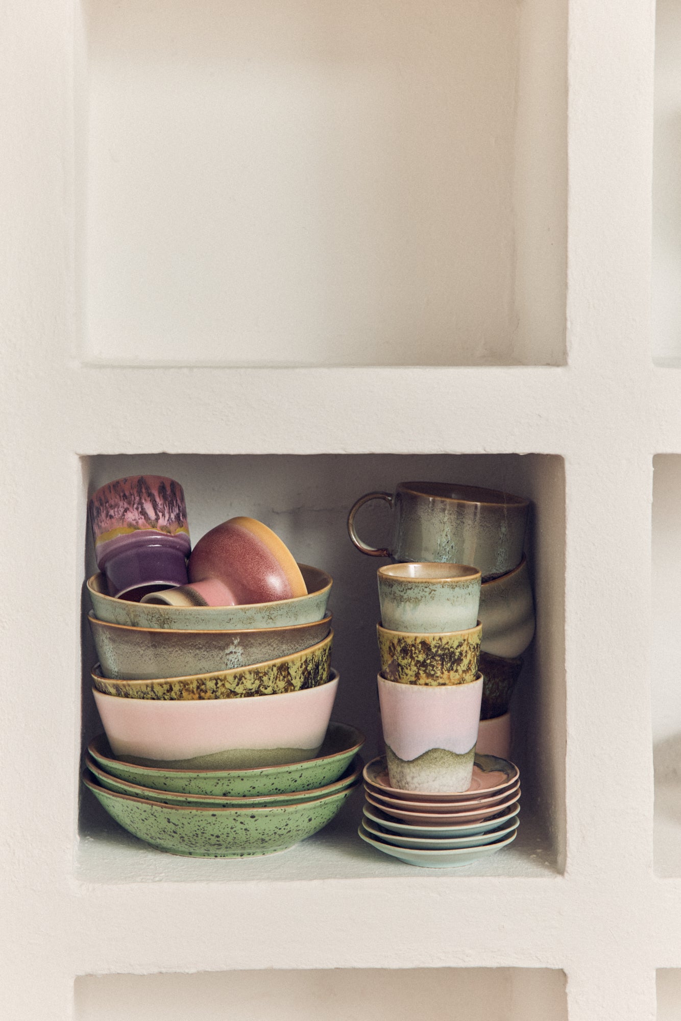 Świeca zapachowa w ceramice Cape Town HKliving – zapach szałwii i drzewa sandałowego, kolekcja 70s