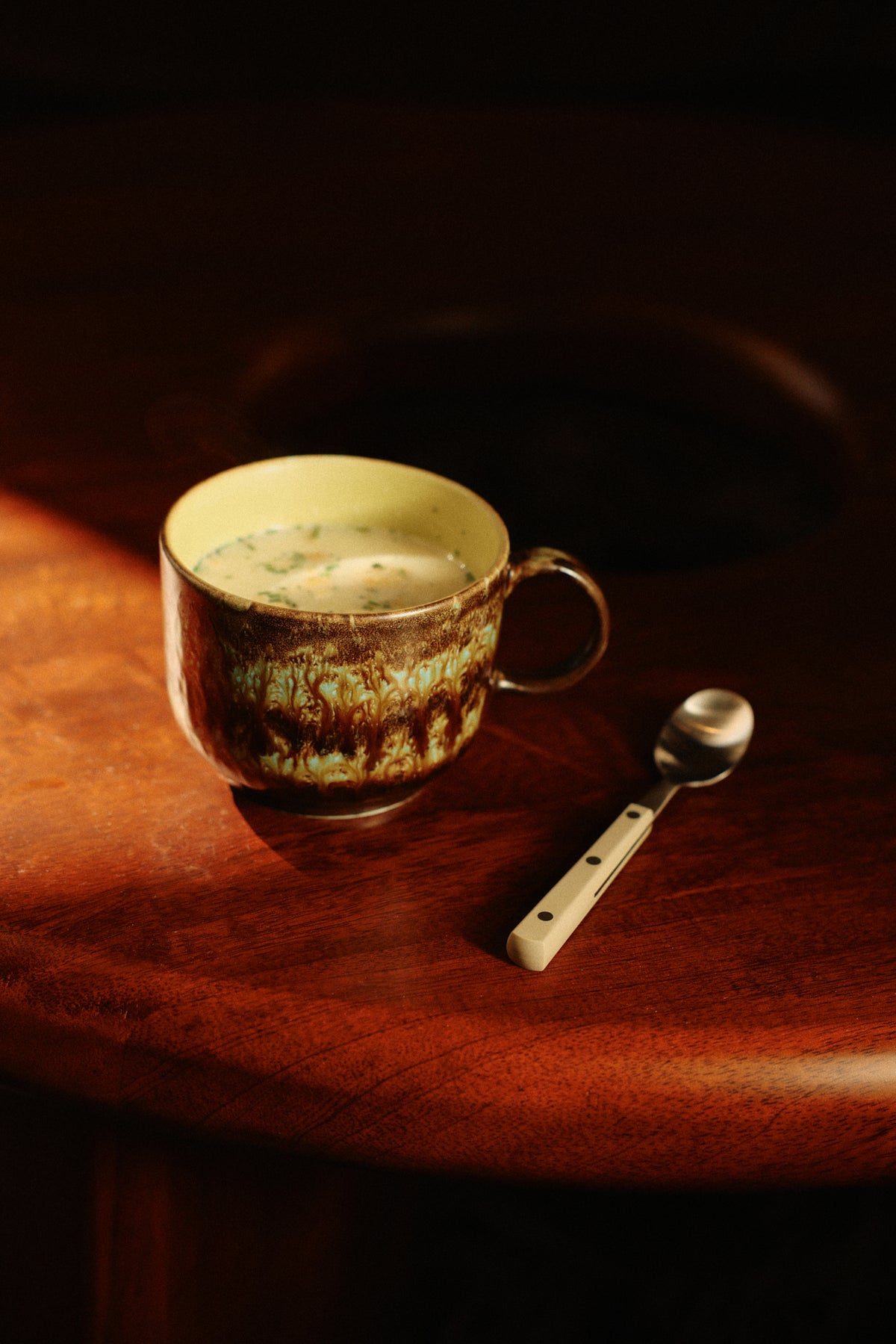 Zestaw 2 kubków do herbaty HKliving 70s Ceramics Odyssey z uchwytem – 425 ml