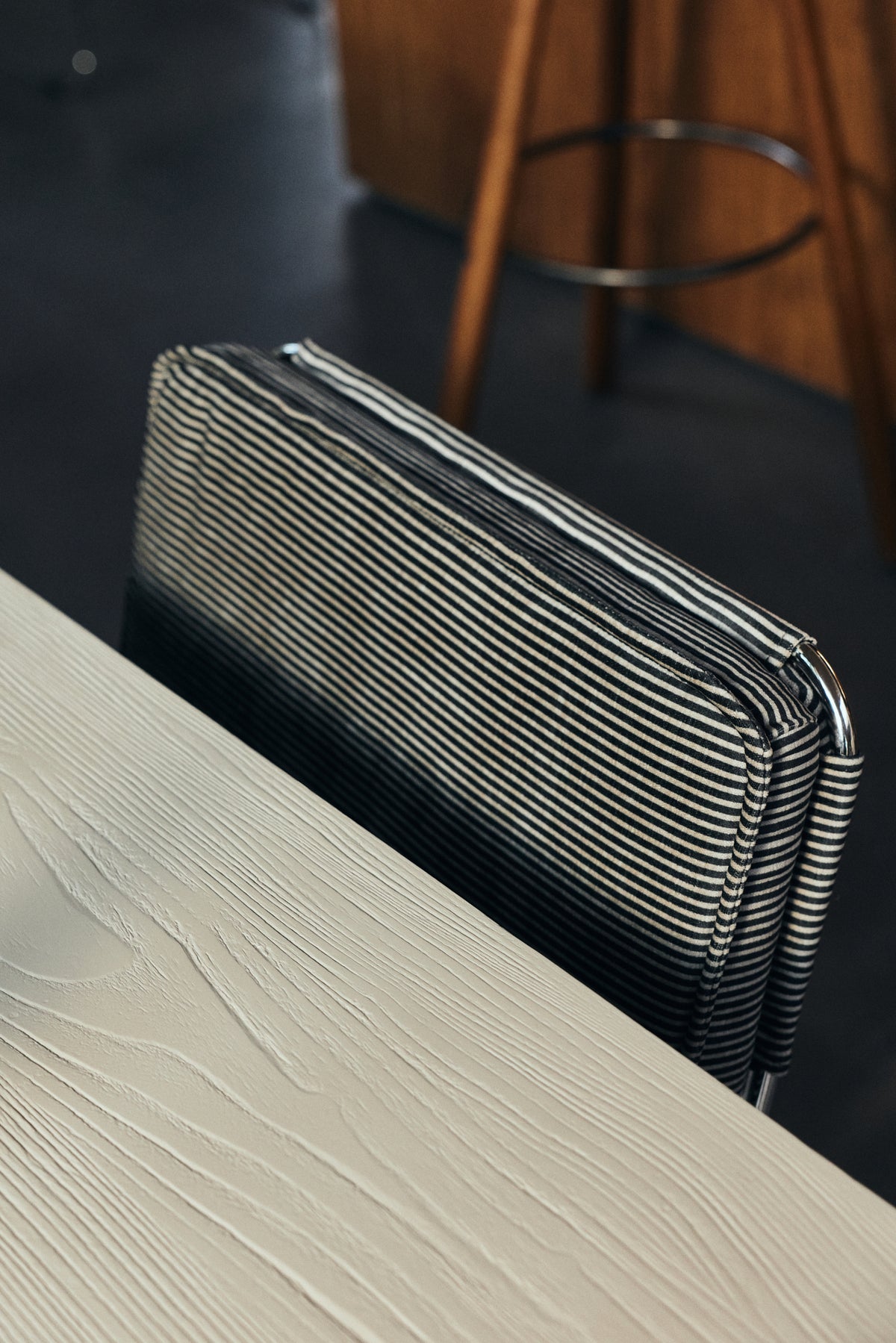 Krzesło do jadalni HKliving Endless Dining Chair Stripe Monochrome