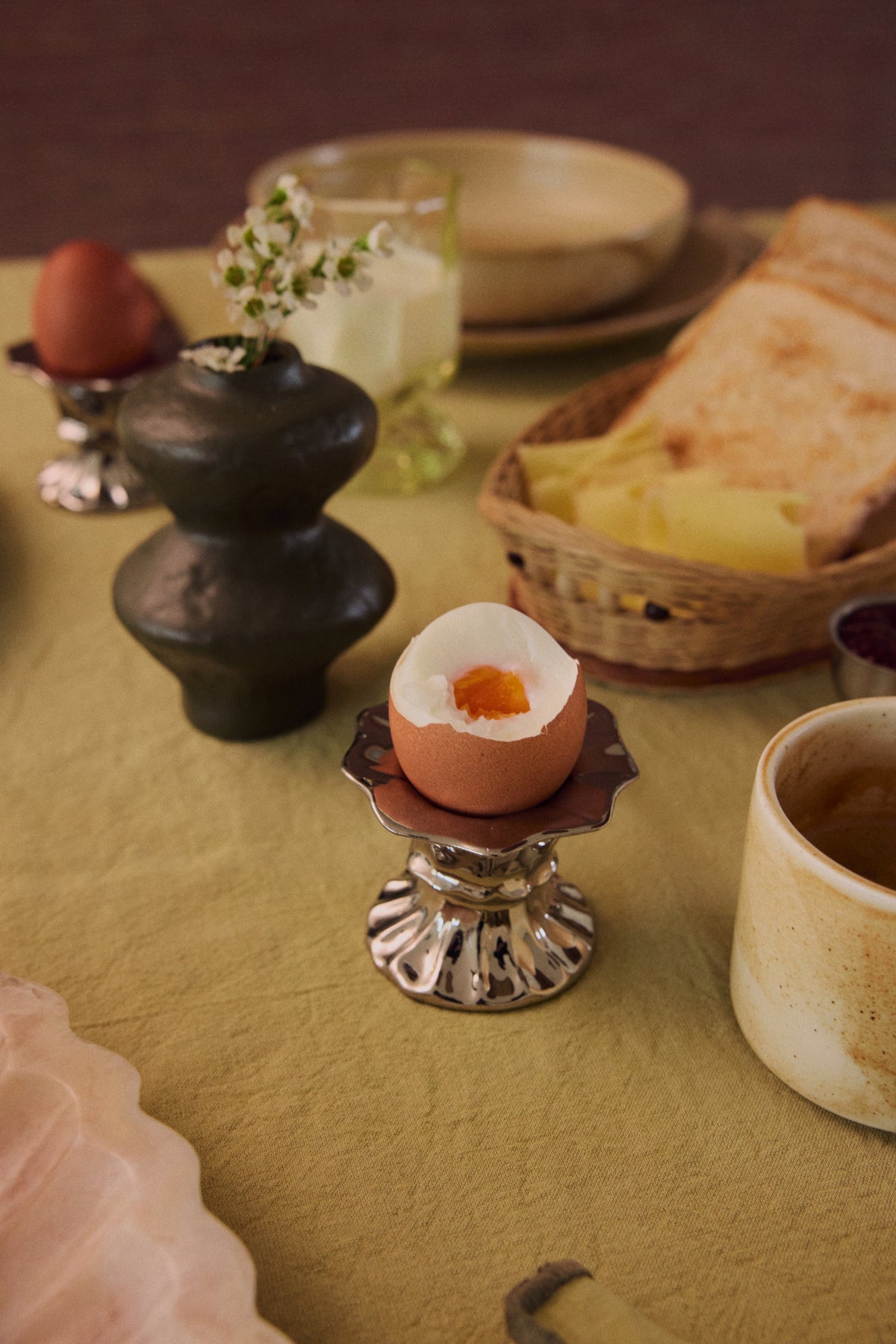 Zestaw 4 chromowanych kieliszków do jajek HKliving New Classics Egg Cups (7 cm)