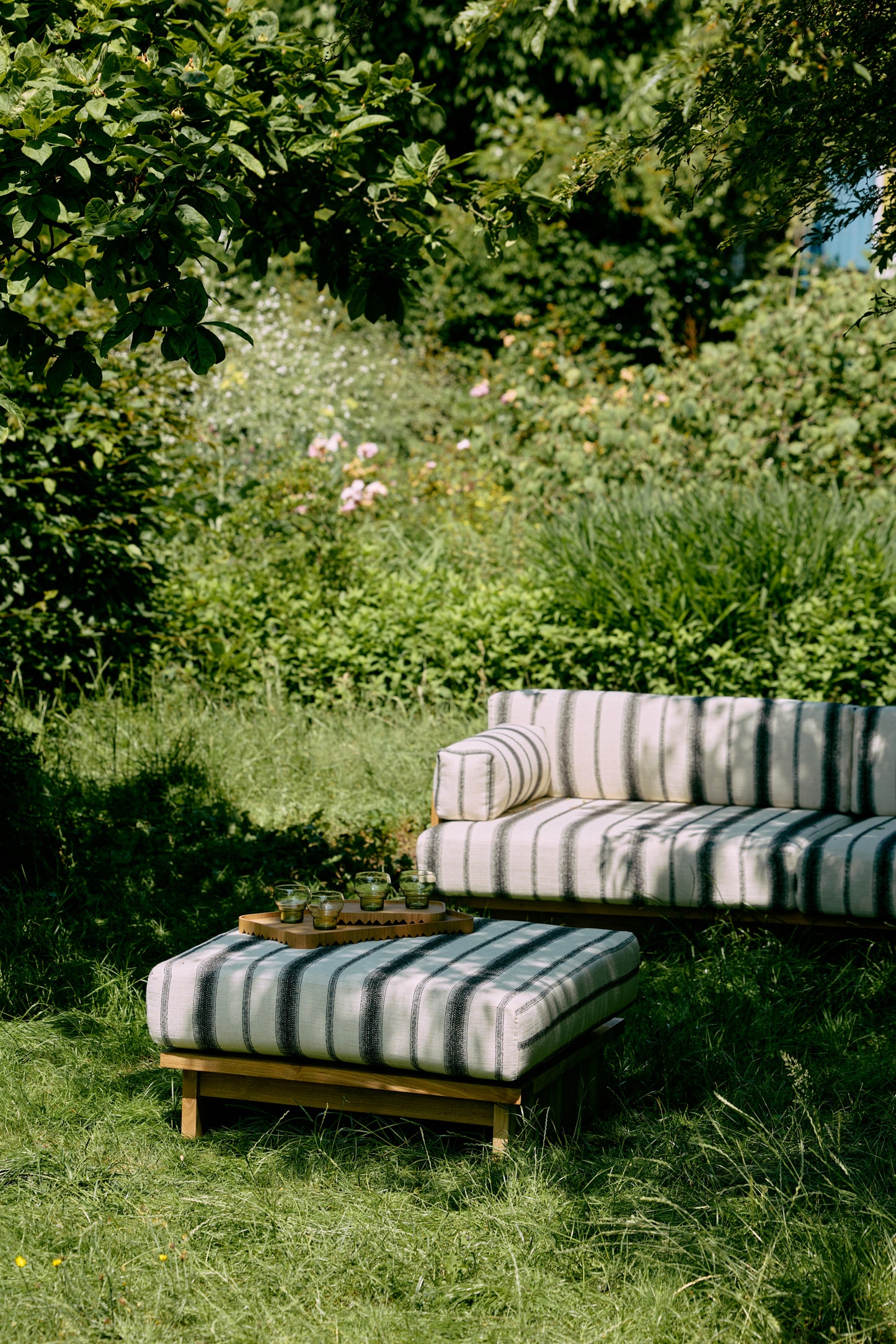 Teakowa pufa ogrodowa HKliving Chalkstripe – 88x88 cm