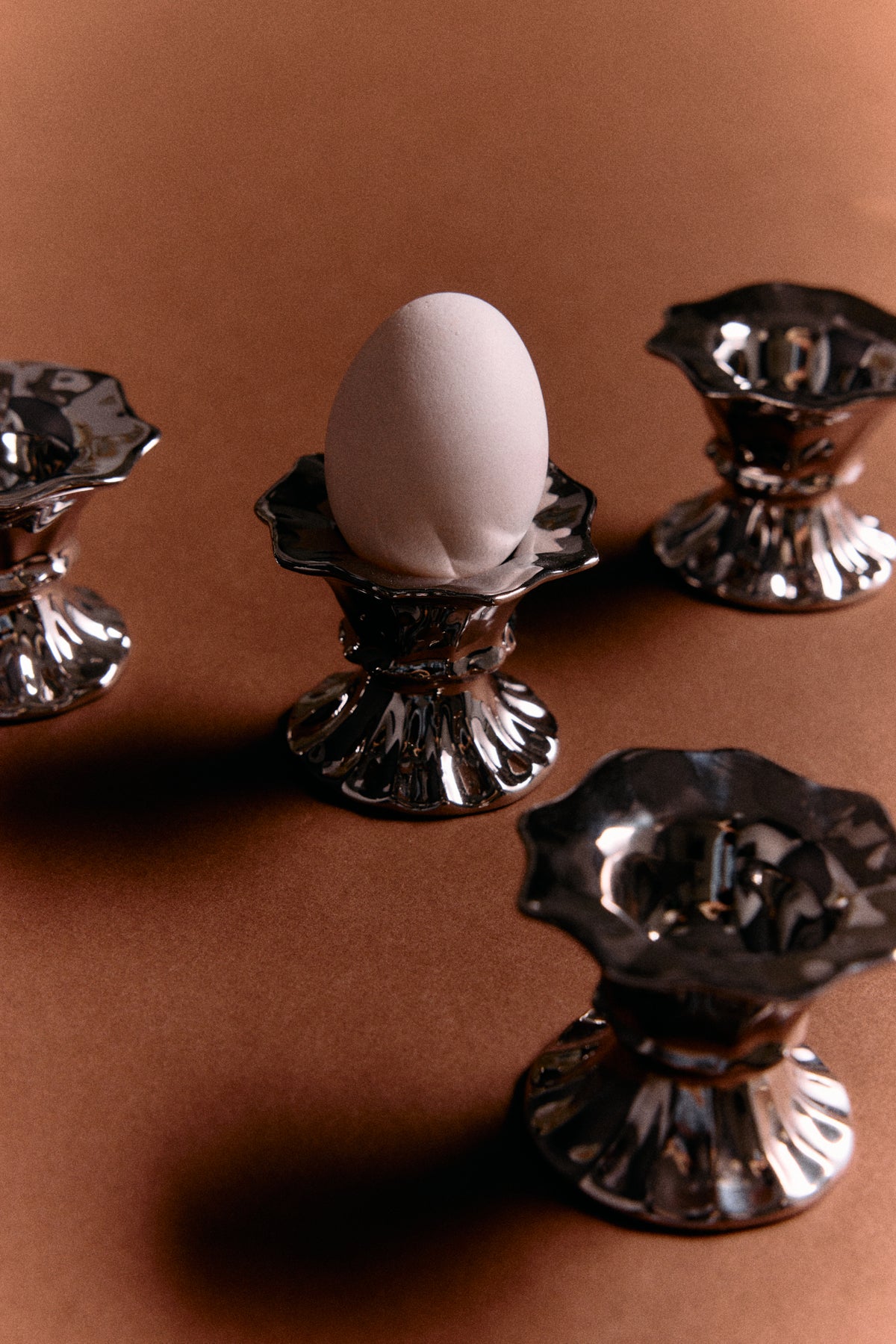 Zestaw 4 chromowanych kieliszków do jajek HKliving New Classics Egg Cups (7 cm)